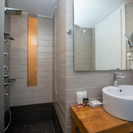 Fresh Boutique Hotel 3*